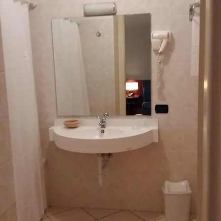 Otel Cavour 2*