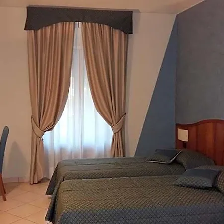 Cavour Otel Asti